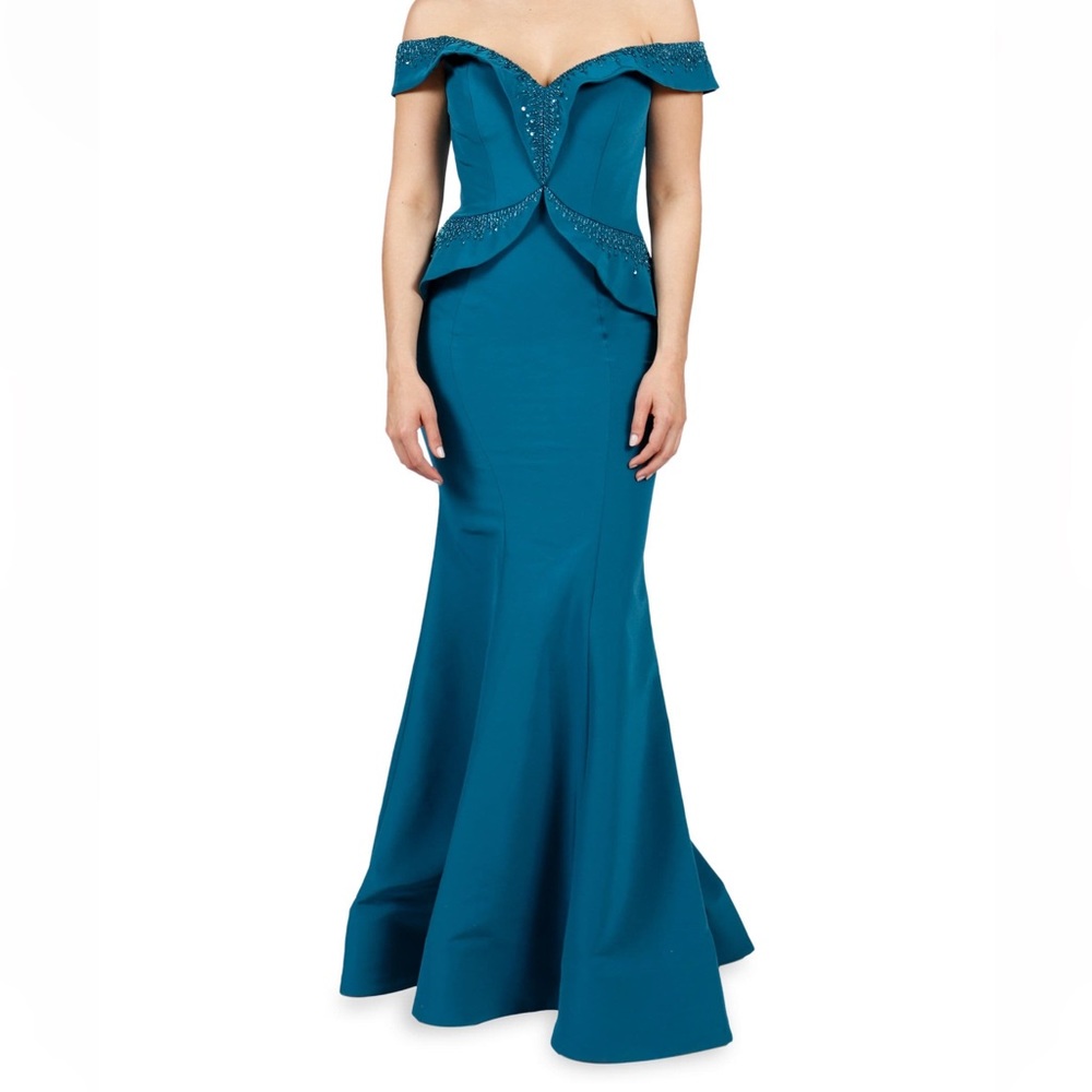 Rene Ruiz gown in fusia size 16